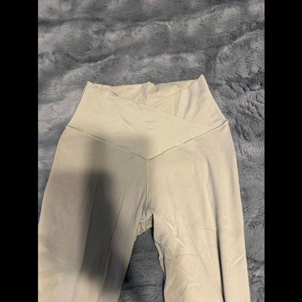 Aerie OFFLINE High-Waisted Flared Leggings - Size M - Picture 2 of 3